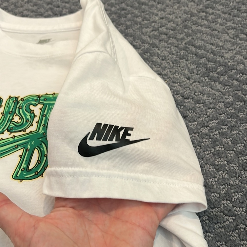 Nike White and Green Short Sleeve Tee - Picture 4 of 4